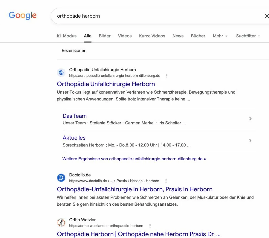 Google-Suchergebnis: Praxis-Website auf Platz 1 f&uuml;r 'orthop&auml;de herborn', vor Doctolib